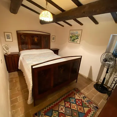 Casale Iris Belmonte Piceno