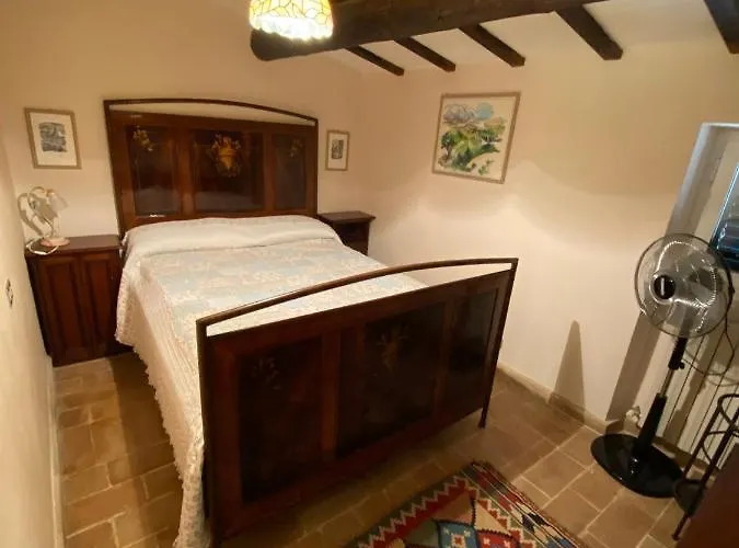 Casale Iris Belmonte Piceno